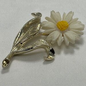 Vintage Sarah Coventry Daisy Flower Brooch/Pin.